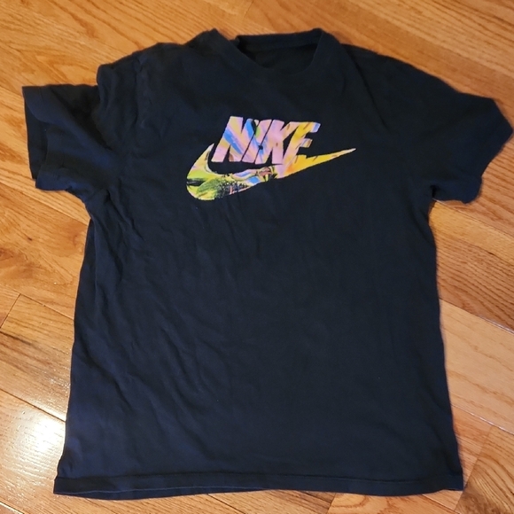 Nike Graphic Tee Bundle - Picture 4 of 5